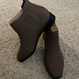 Vivaia Women’s Ryan Pro Waterproof Chelsea Boots, Espresso, Size 7